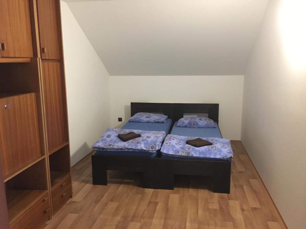 Restaurace U Kostela Hotell Marianske Radcice Eksteriør bilde